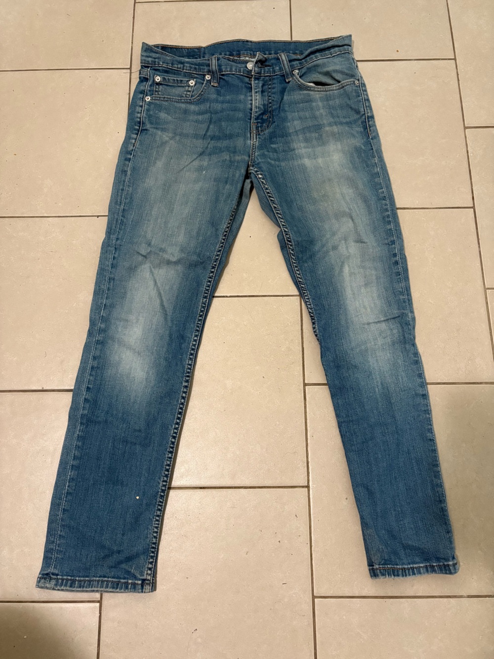 Woman’s Levi’s straight leg low rise jeans